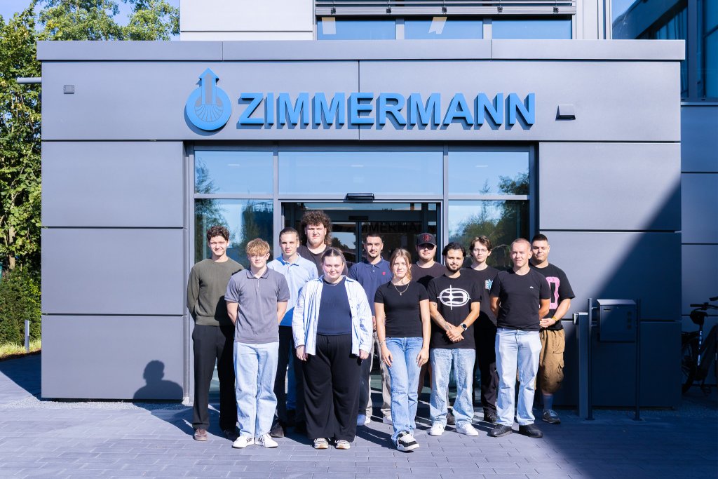 Aktuelles 2 Start ins Berufsleben für 13 Auszubildenden der Zimmermann-Gruppe. Die Neuen aus Gütersloh, Goch und Liebenau lernten in einer Einführungswoche am Firmen-Stammsitz in Ostwestfalen ihre neuen Kolleginnen und Kollegen kennen.