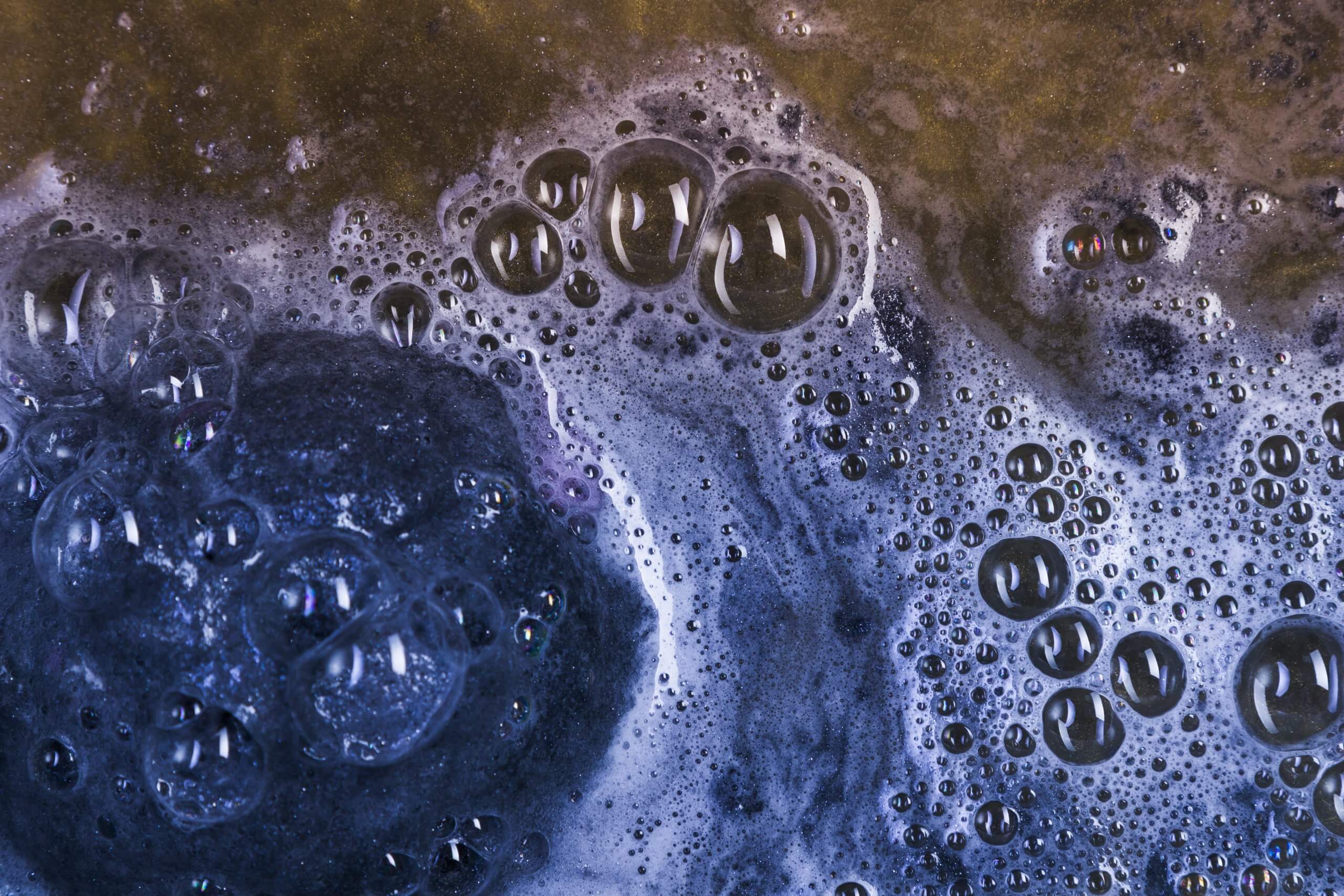 dark-blue-bath-bomb-water Sonderabfallentsorgung Deutschland